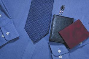 男性用のスニーカーを販売するショッピングサイト